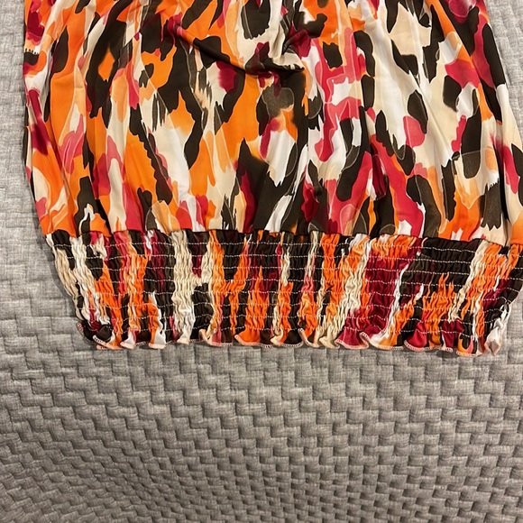 Grass Collection Pre loved Top with ruched Elastic bottom and crotchet detail. - Picture 3 of 5